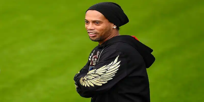 Sau giải nghệ Ronaldinho vẫn hoạt động với niềm đam mê bóng đá